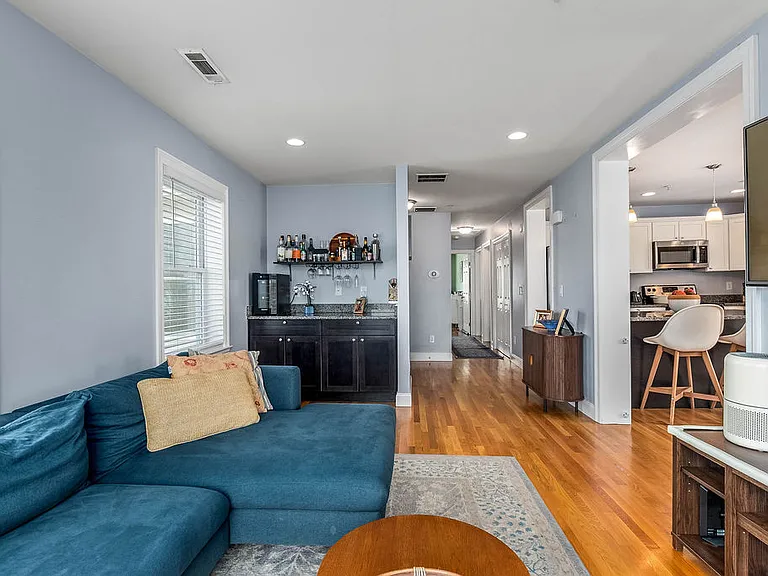10 Irma St #3 — Photo 8