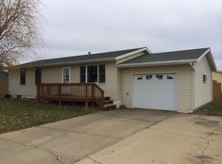 375 Ruby St, Dickinson, ND 58601