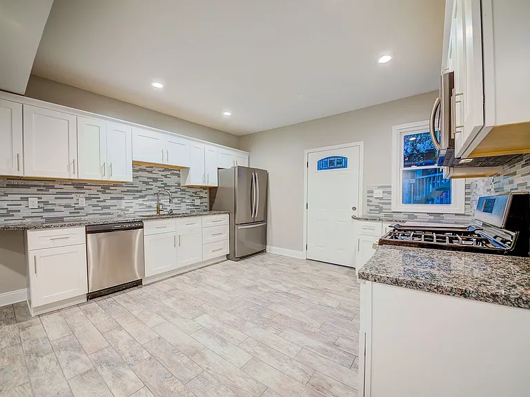 33 Southern Ave — Photo 12