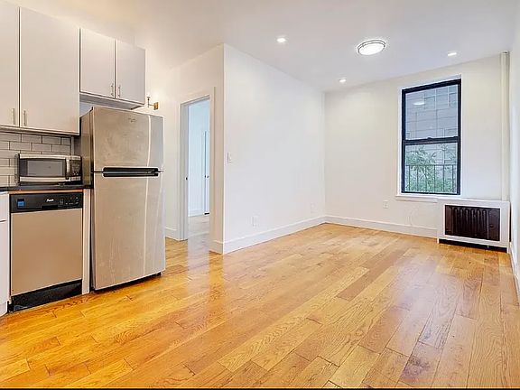 5th image of 301 E 53rd St #3B