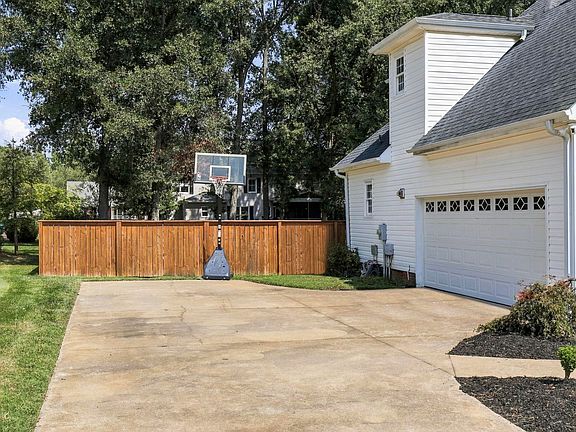 3rd image of 7 Pembark Ln