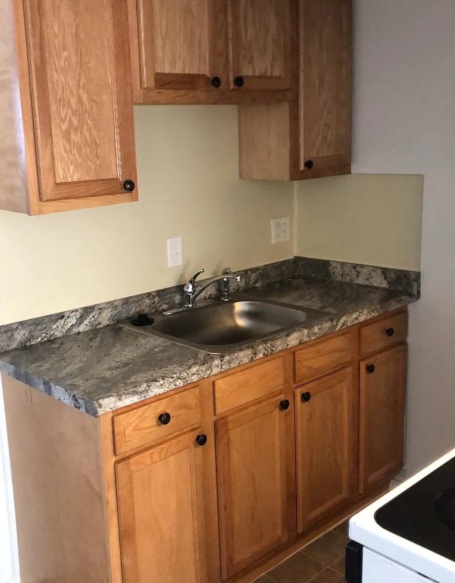 Colonial Manor — Photo 2