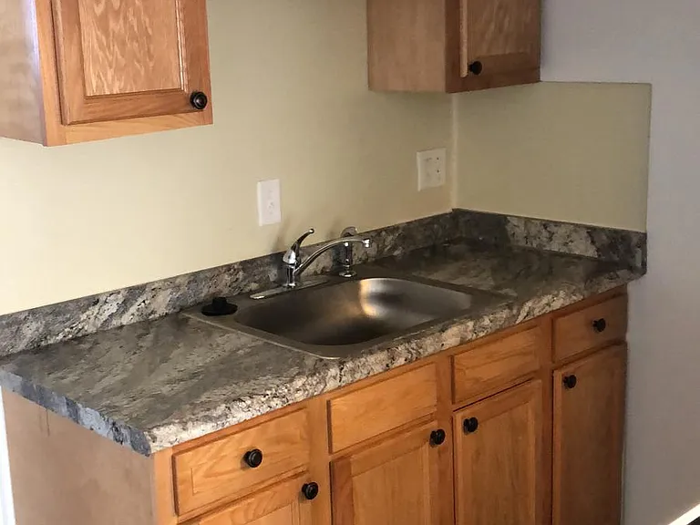 Colonial Manor — Photo 20