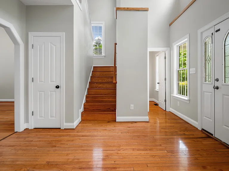 619 Greyshire Dr — Photo 7