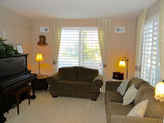 5th image of 11987 Country Garden Dr