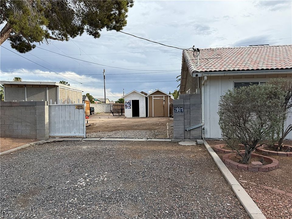 2nd image of 2901 Maverick St