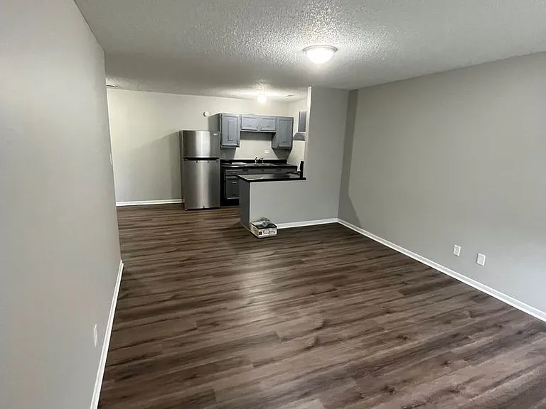 2332 N Cotner Blvd — Photo 1