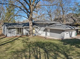 27W580 Washington Ave, Winfield, IL 60190