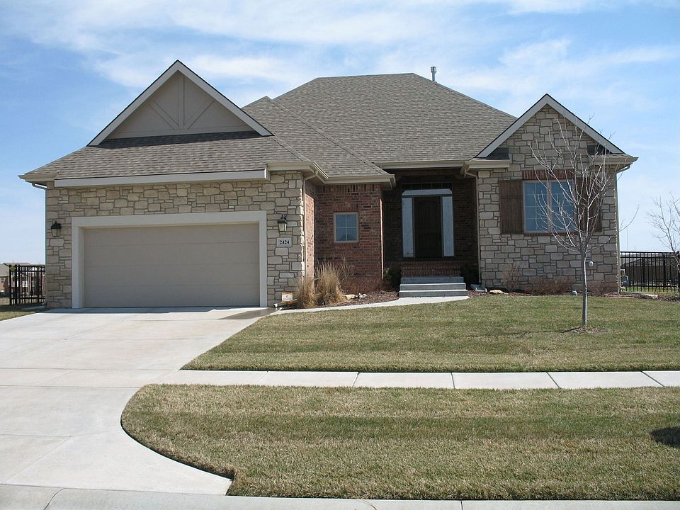 1st image of 2424 N Sawgrass Ct