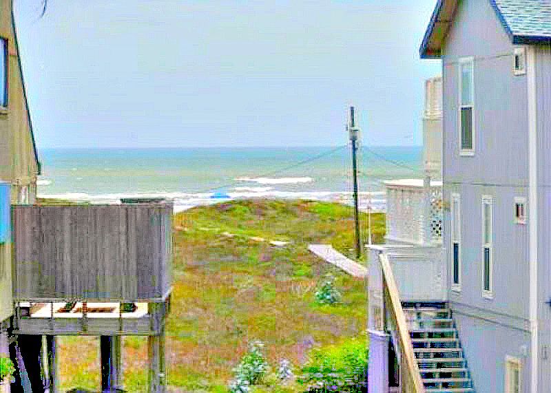 1st image of 732 Sandcastle Dr APT 3