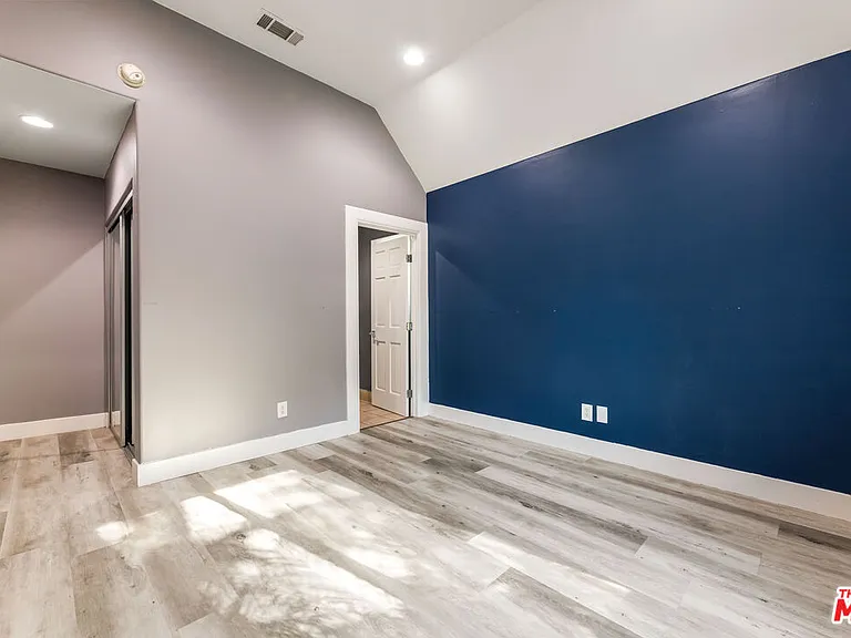 1112 S Highland Ave — Photo 16