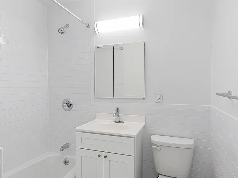 333 E 45th St #25B — Photo 7