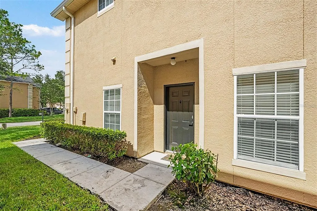3 bed, 2.5 bath, 1764 sqft, $2,400 — Photo 3