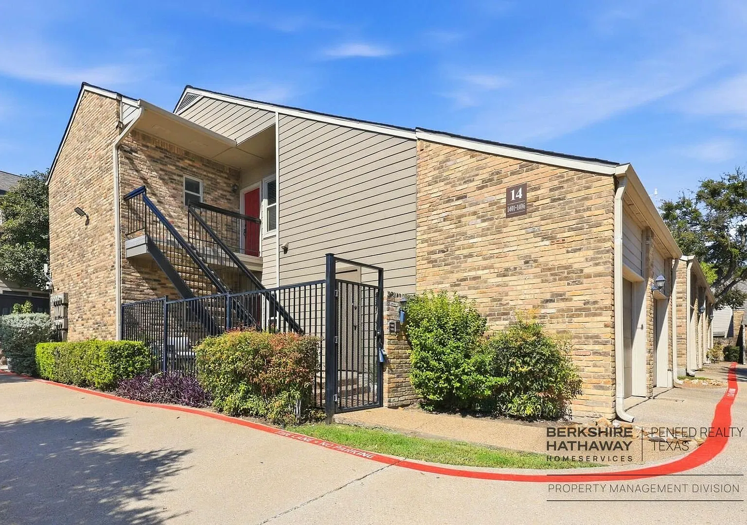 Updated 1-Bedroom Condo with Garage in North Dallas — Photo 1