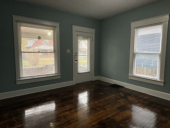 3rd image of 554 N Parker Ave