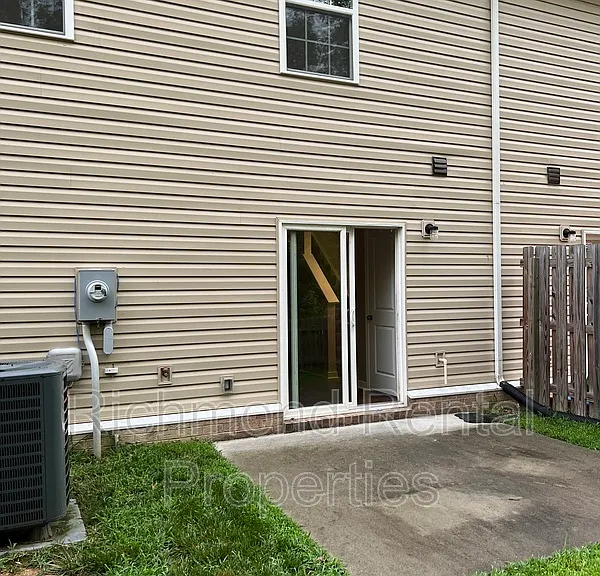 1503 Stonewall Manor Dr — Photo 15