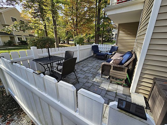 2nd image of 25 Sweetgum Ln #25