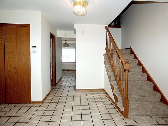 4th image of 266 Waterford Dr