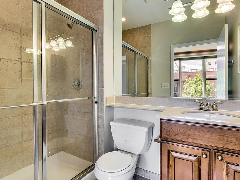 944 N Crosby St — Photo 16