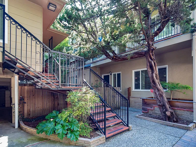 Bellevue Apartments — Photo 16