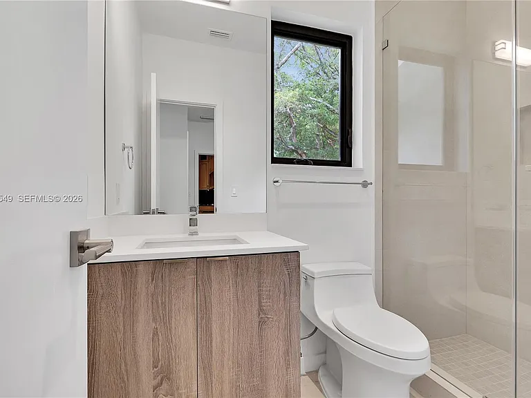 950 Bayamo Ave — Photo 16