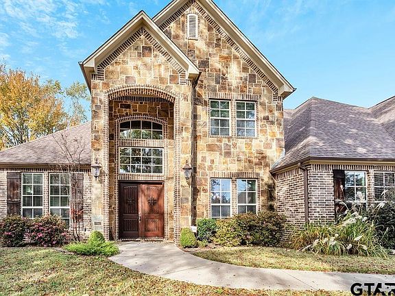 5th image of 2027 Dueling Oaks Dr