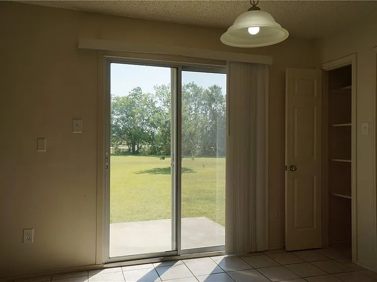 112 Creekside Dr — Photo 16