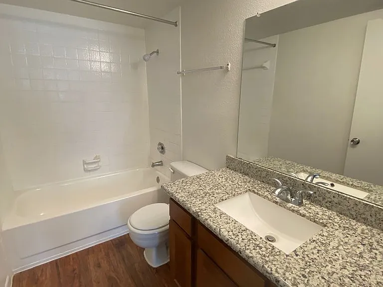Emerald Cove Apartments — Photo 115