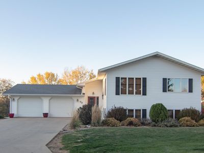 73 Fore Seasons Dr, Grinnell, IA, 50112