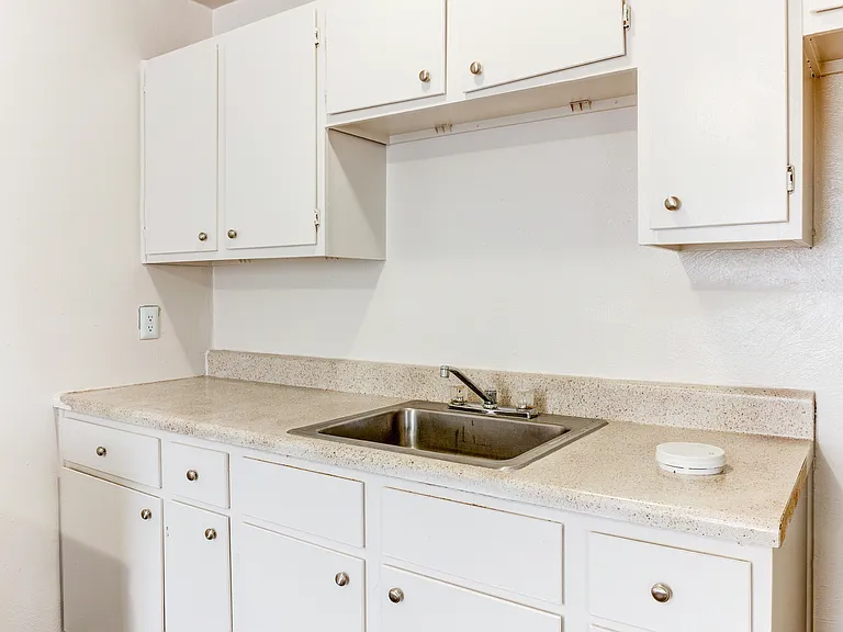 Harbor Square Apartments — Photo 8