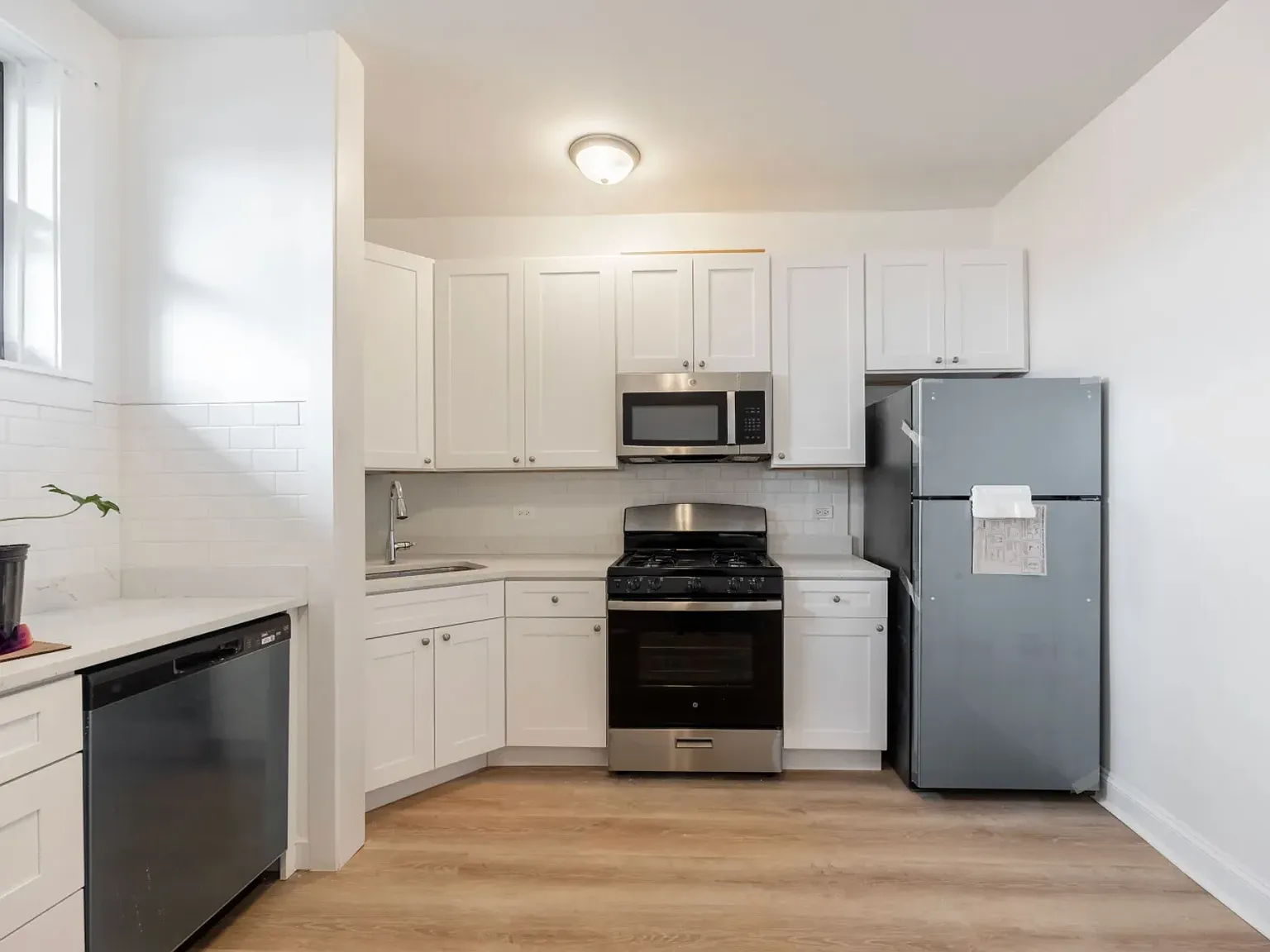 2 bed, 908 sqft, $2,895 — Photo 2