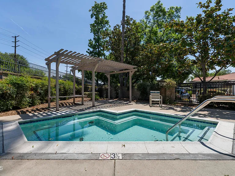 1549 Spyglass Dr — Photo 33