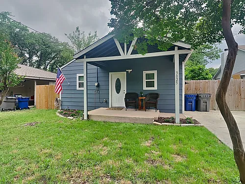 3025 Delaware Trl Photo 1