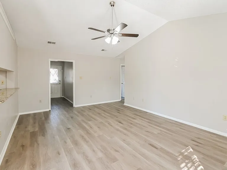 7184 Brandee Dr — Photo 4