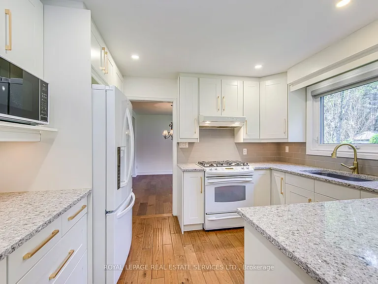 1463 Albion Ave — Photo 11
