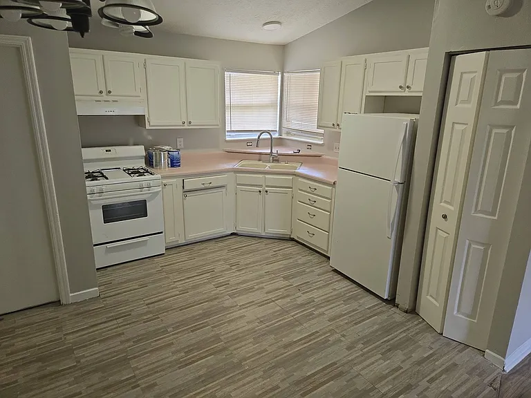 11042 Amburg Ct — Photo 4