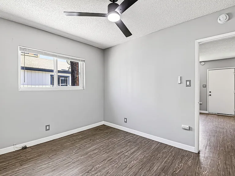 539 E 11th Street — Photo 12