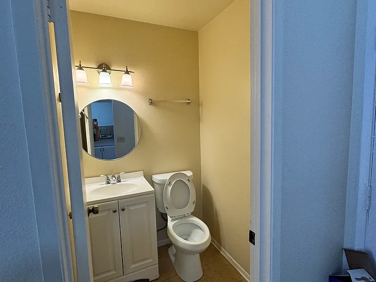14931 Magnolia Blvd #8 — Photo 15