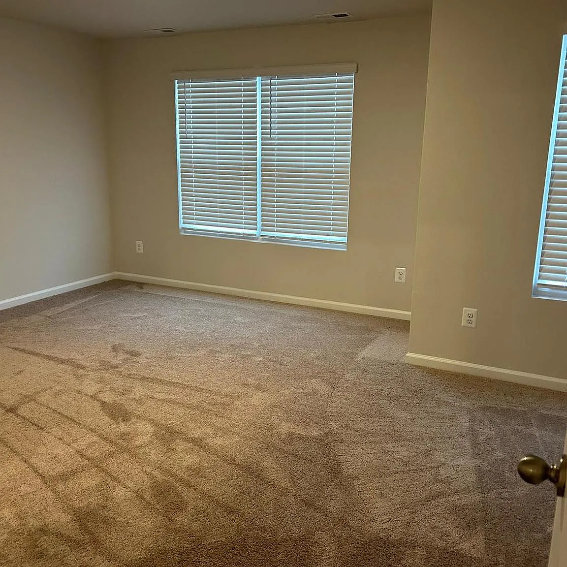 3 bed, 2.5 bath, 1443 sqft, $1,895 — Photo 3