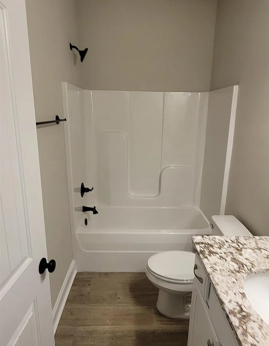 3 bed, 2.0 bath, 1561 sqft, $1,950 — Photo 3