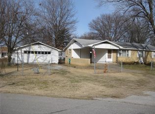 54 E Ash St, Farmington, AR 72730