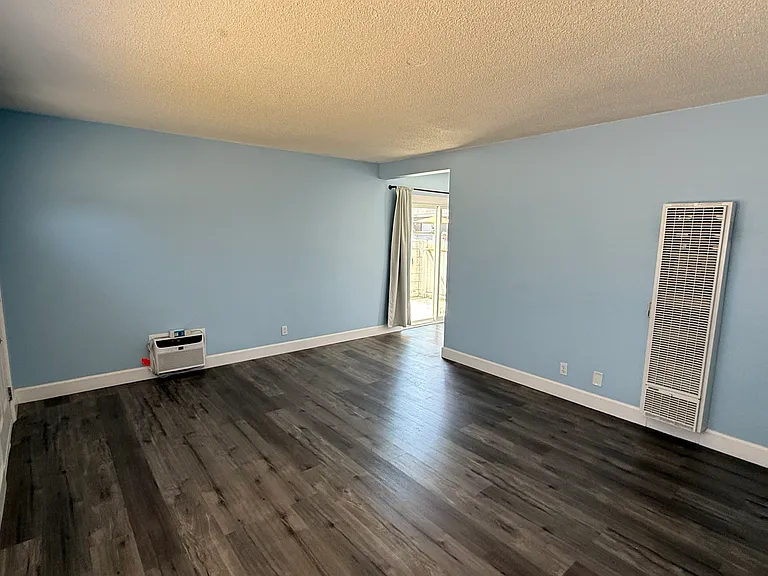 564 N Citrus St — Photo 5