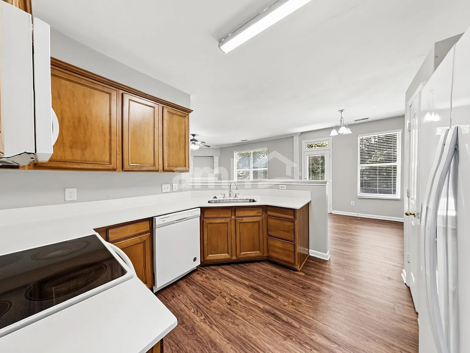 4 bed, 2.5 bath, 2125 sqft, $2,325 — Photo 4
