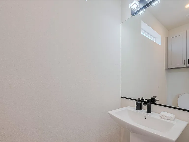 2909 Nagle St — Photo 32