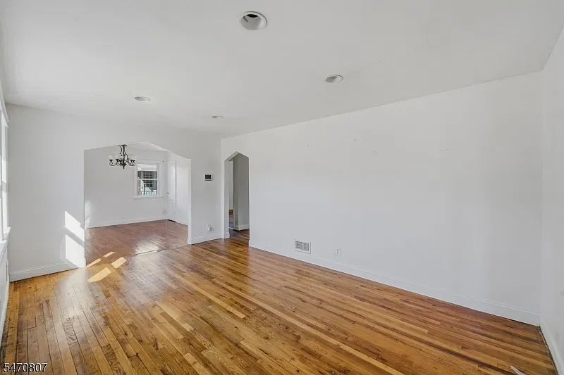 4 bed, 2.0 bath, $3,000 — Photo 4