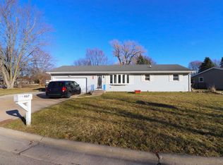 987 Bruce St, Sun Prairie, WI 53590
