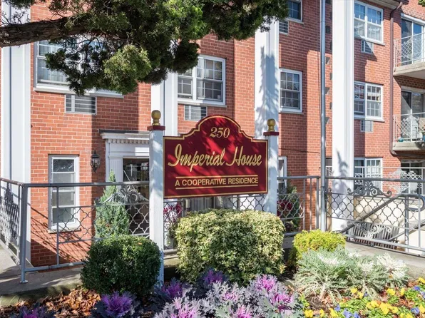 250 N. Village Avenue #A7, Rockville Centre, NY 11570