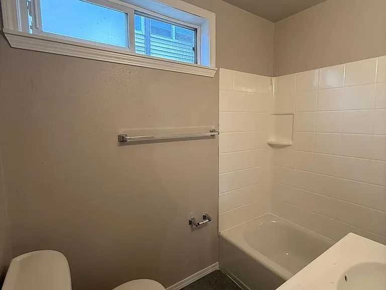 310 Bellevue Ave E — Photo 9