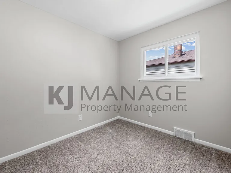 20436 Inkster Rd — Photo 8