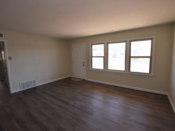 5th image of 3408 Thomas Ave